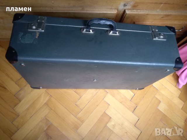 продава старинен Ретро куфар антика антикварен от 1962г в отлично състояние размери-в21,ш43,д70см.-з