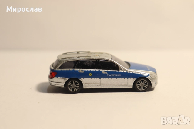 BUSCH 1:87 H0 MERCEDES POLICE ПОЛИЦИЯ КОЛИЧКА МОДЕЛ, снимка 4 - Колекции - 52967485