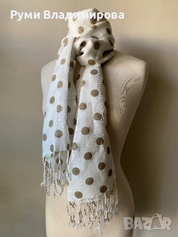 Бял шал на бежови точки, снимка 4 - Шалове - 54163323