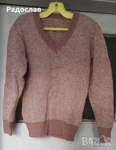 Продавам вълнен пуловер с ръкави и остро деколте , снимка 1 - Пуловери - 35494499
