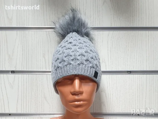 Нова дамска плетена шапка с помпон/пух в сив цвят, снимка 4 - Шапки - 48208897
