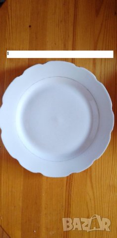 Плитки порцеланови чинии по един брой от вид