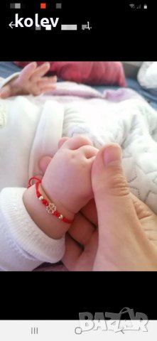 златна МИНИ ДЕТЕЛИНКА С ТОПЧЕТА в гривна червен конец, снимка 3 - Гривни - 22866872