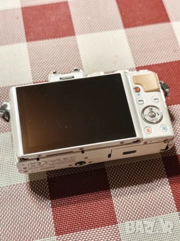 Безогледално тяло Olympus PEN E- PL7 + светкавица, снимка 3 - Фотоапарати - 56261300