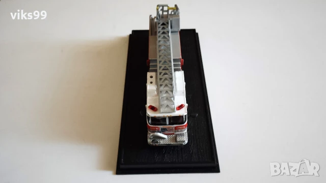 Метална Пожарна 2005 Quint Pierce Fire Truck Amercom, снимка 4 - Колекции - 51342097