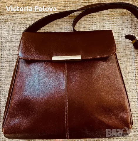 Удобна твърда дамска чанта