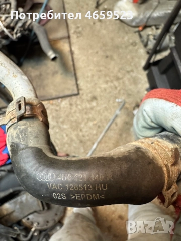 Гумено водно съединение Ауди Audi A8 D4 H4 само за 40лв. 4H0121449R, снимка 2 - Части - 52540741