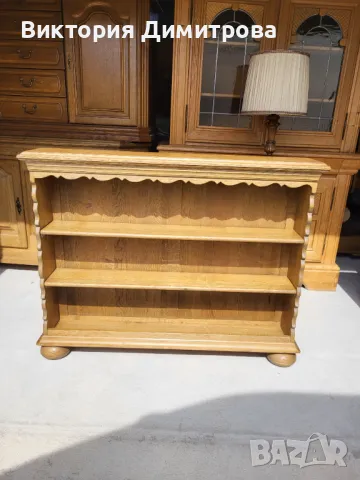 Отворен шкаф масив