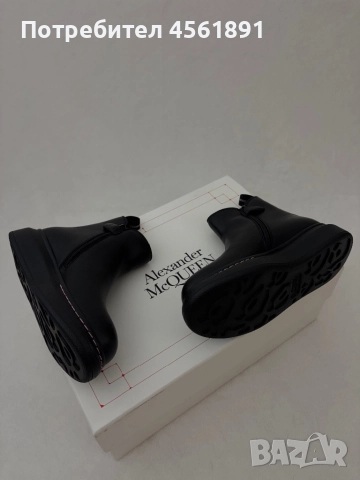 Оригинални детски обувки Alexander McQueen , снимка 6 - Детски боти и ботуши - 52306149