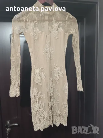 Рокля дантела за повод