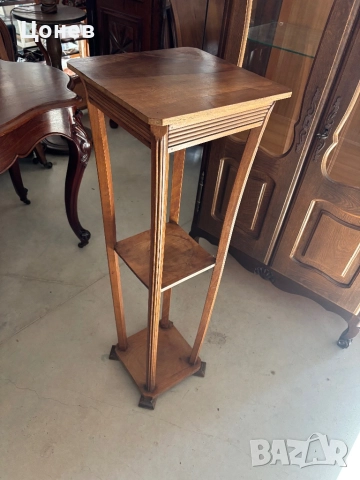 Дървен постамент