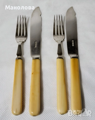 Комплект прибори за хранене за двама.