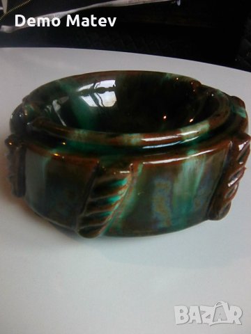 Продавам керамичен пепелник