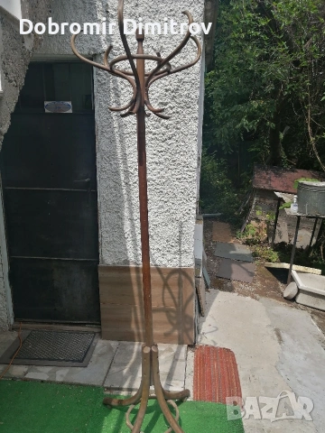 стояща ретро закачалка от дърво от времето на соца 