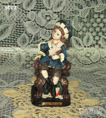 Италианска колекционерска фигура "Момченце с корабче", снимка 1