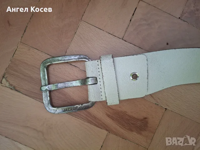 J and Jones - колан