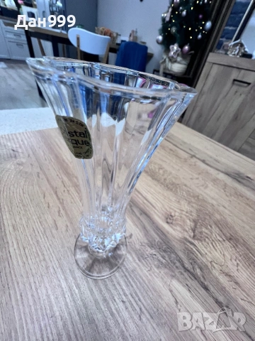 Красива малка , кристална ваза