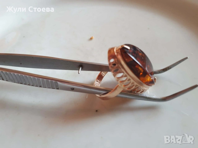 Руски златен пръстен с естествен кехлибар