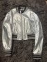 Продавам ново дамско лъскаво яке, снимка 1 - Якета - 44256464