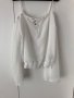 Бяла блуза, снимка 1 - Блузи с дълъг ръкав и пуловери - 42391189