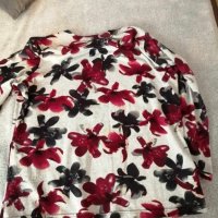 свежа блуза , снимка 2 - Блузи с дълъг ръкав и пуловери - 42840477