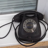Телефон шайбов черен бакелитов стар от ранния соц, снимка 2 - Други ценни предмети - 44372897