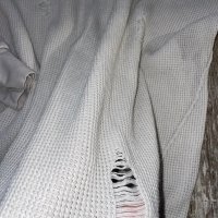Фабрично  накъсан скъсан състарен бял пуловер блуза с дълъг ръкав унисекс модел one size размер, снимка 3 - Блузи с дълъг ръкав и пуловери - 39048471
