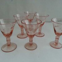 Антикварни чашки  за ракия цветно розово стъкло, снимка 1 - Антикварни и старинни предмети - 31029183