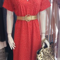 Червена рокля на ситни бели точици с остро деколте, снимка 1 - Рокли - 37500205