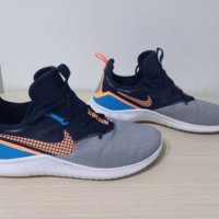 nike free tr8 100% оригинл 42 номер 27 см стелка, снимка 1 - Спортни обувки - 44358269