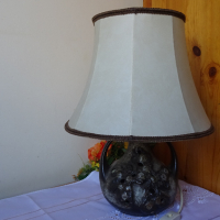 Настолна лампа Leuchte  Германия естествена кожа и керамична основа.                                , снимка 1 - Настолни лампи - 44756323