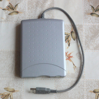 Флопи дисково устройство Fujitsu FPCFDD12 USB Floppy Drive, снимка 1 - Други - 42871168