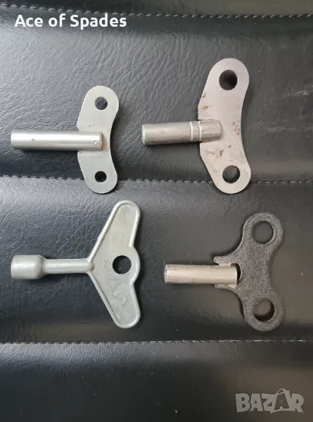 4 бр ключ за стенен часовник , снимка 1