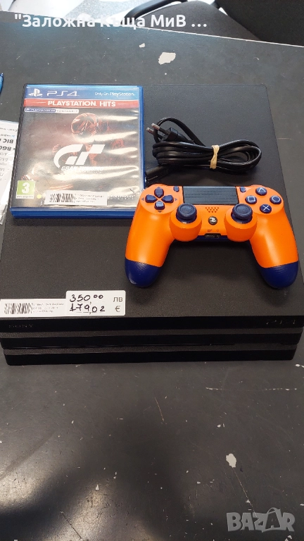 Playstation 4 PRO + 1х Джойстик + Игра, снимка 1