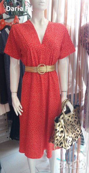 Червена рокля на ситни бели точици с остро деколте, снимка 1