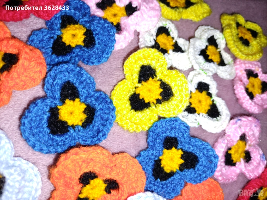 Теменужки 20 броя ръчно плетени за мартеници и други проекти, снимка 1