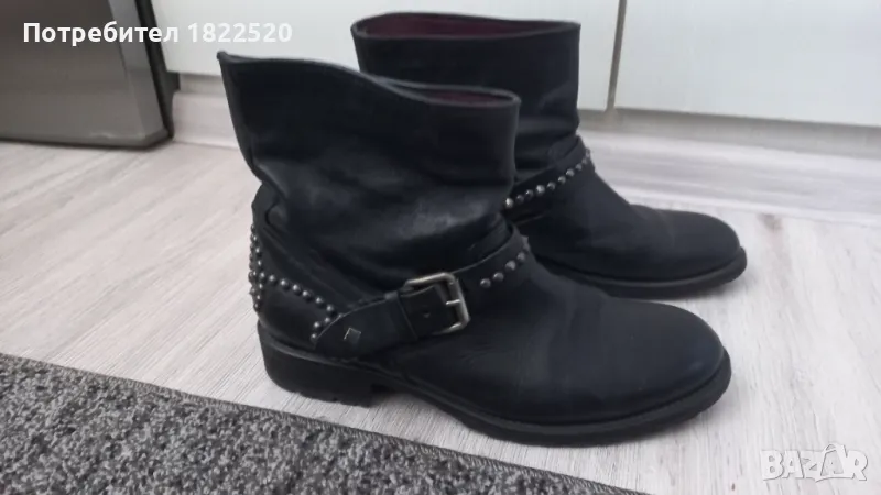 Черни ежедневни боти , снимка 1