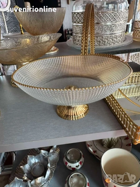 стъклена купа на стойка , снимка 1