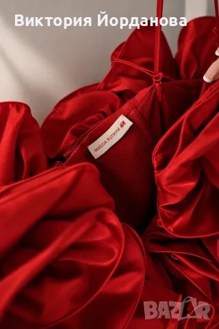 Magda Butrym x H&M — червена мини рокля с рози