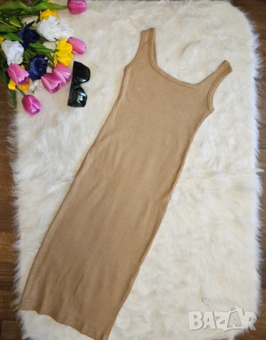 Красива дамска рокля със слим кройка 