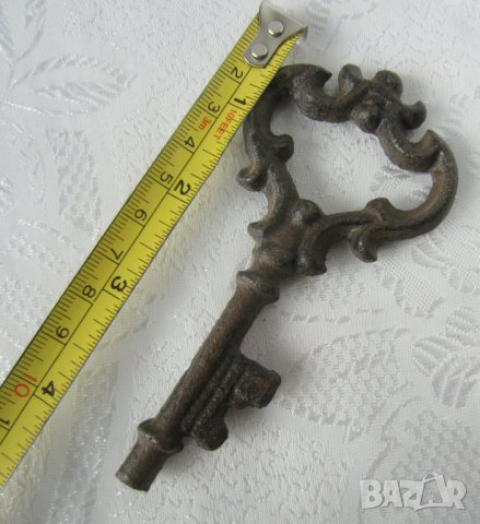 железен стар ключ, преспапие, масивен, снимка 1 - Антикварни и старинни предмети - 29568571