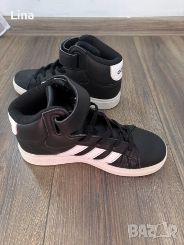 маратонки Adidas, снимка 2 - Детски маратонки - 56345798