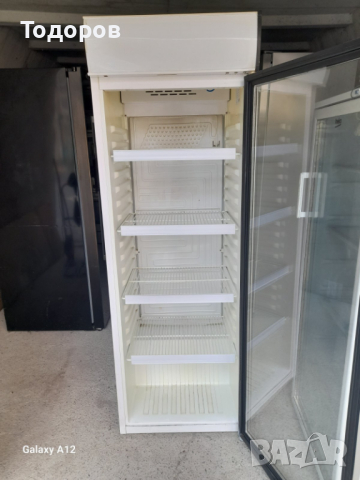 Професионална хладилна витрина с вентилатор 372 литра, снимка 3 - Витрини - 44808091