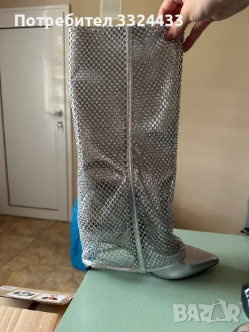 Продават се