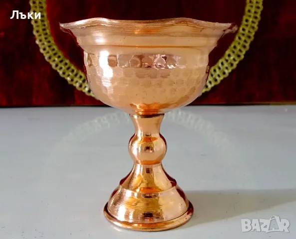 Медна чаша на столче,чиста червена мед. 