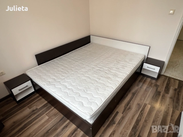 Спалня с еднолицев матрак 160/200 и нощни шкафчета