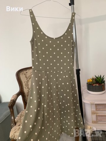 Рокля в размер XS, но е подходяща и за размер S