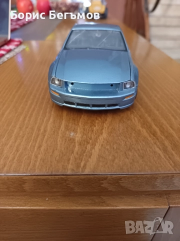 Метална кола Maisto - Ford Mustang GT 2006 1:24, снимка 4 - Колекции - 52898522
