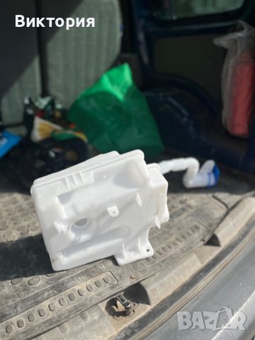 Казанче за течност за чистачките за volkswagen, снимка 3 - Автомобили и джипове - 40460797