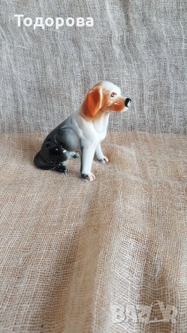 Малко порцеланово кученце